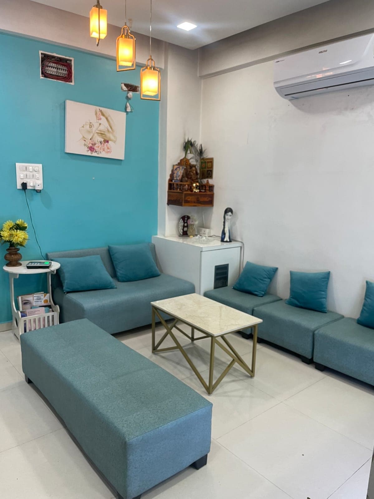 Reception and waiting area at Bodysutra Clinique